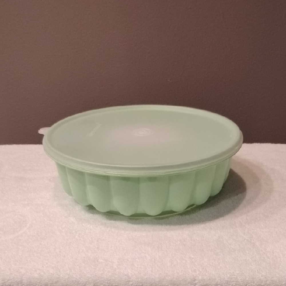 Tupperware Green Dessert Mold Container